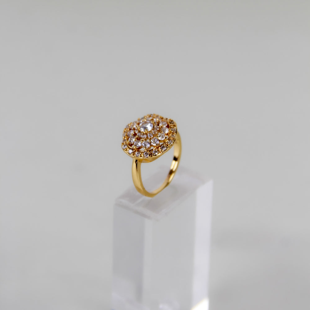 Elegant gold ring