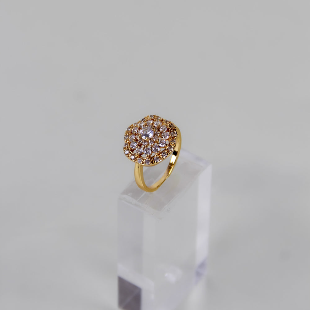 Elegant gold ring